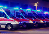 Reihe von Rettungsfahrzeugen